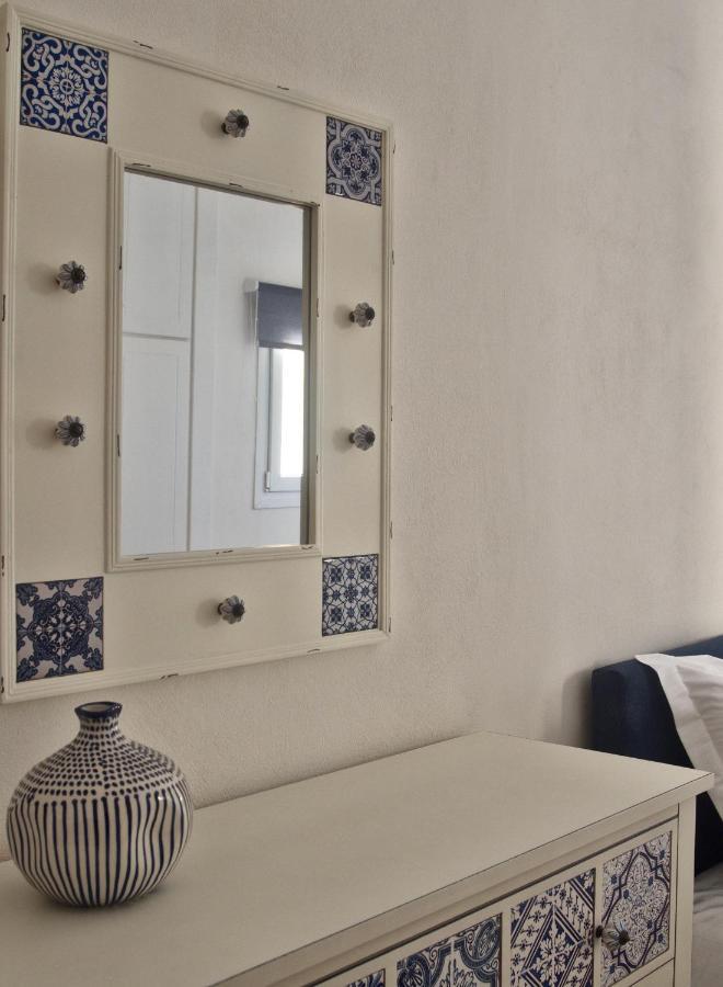 The Bluehouse - Spacious Top Floor Flat With Parking, By Mon Repos Beach Korfu Dış mekan fotoğraf