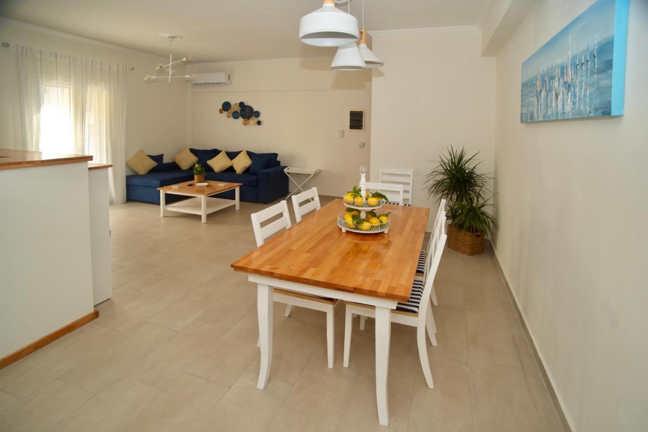 The Bluehouse - Spacious Top Floor Flat With Parking, By Mon Repos Beach Korfu Dış mekan fotoğraf