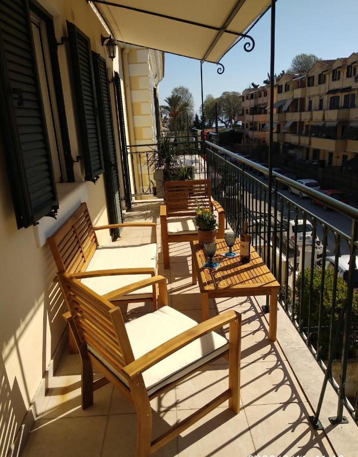The Bluehouse - Spacious Top Floor Flat With Parking, By Mon Repos Beach Korfu Dış mekan fotoğraf
