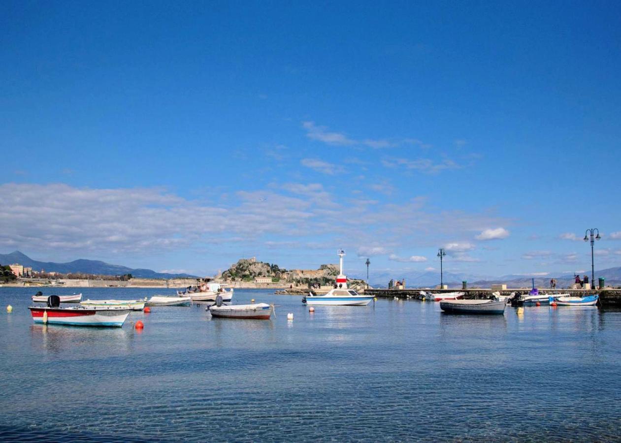 The Bluehouse - Spacious Top Floor Flat With Parking, By Mon Repos Beach Korfu Dış mekan fotoğraf