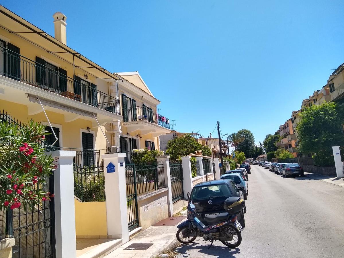 The Bluehouse - Spacious Top Floor Flat With Parking, By Mon Repos Beach Korfu Dış mekan fotoğraf